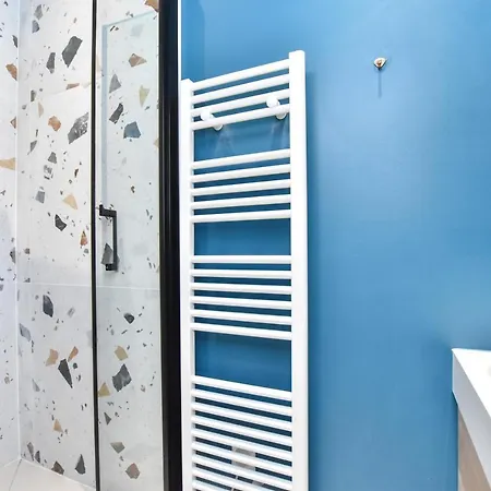 Canal Saint Martin - Amazing 12p/4br Apartment